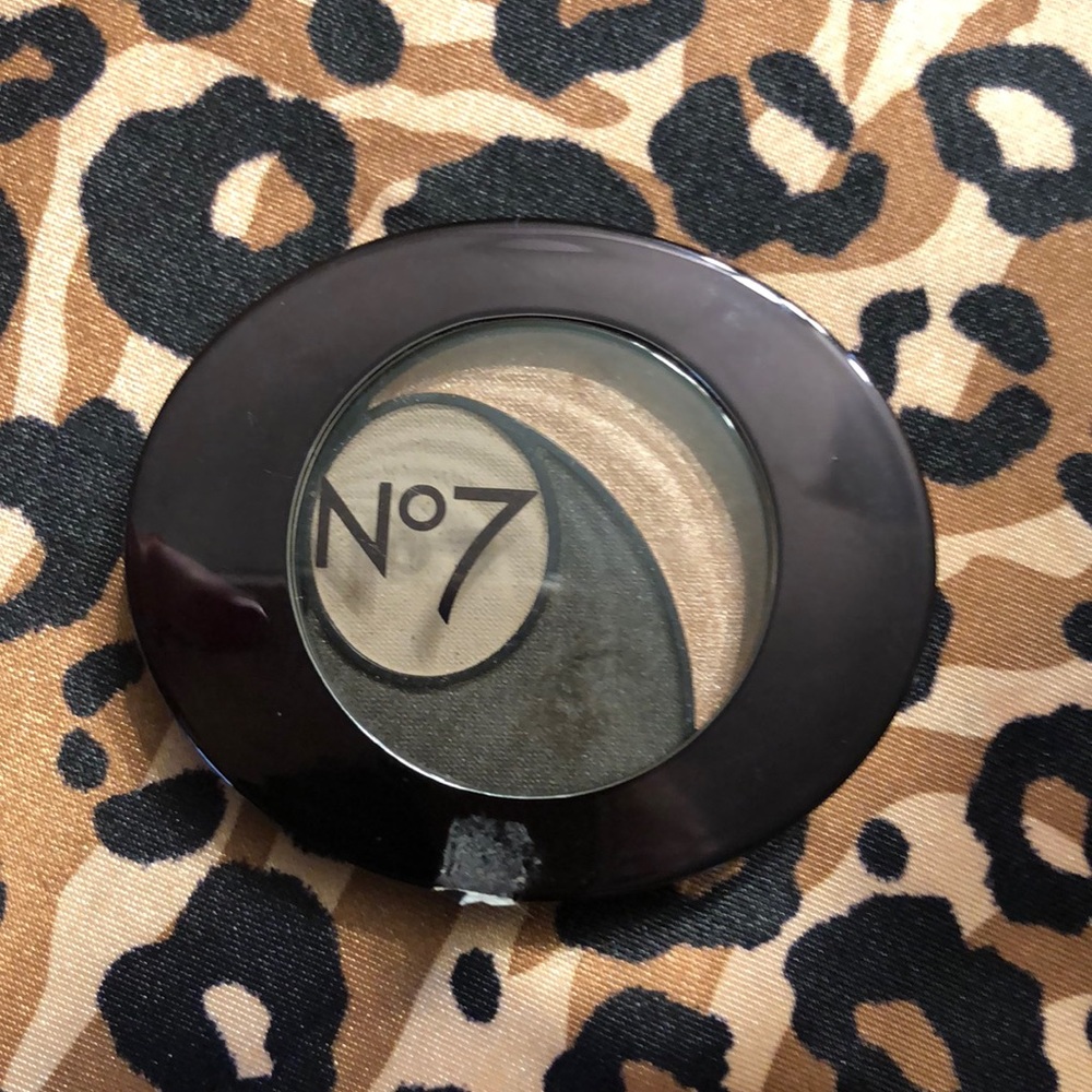 No#7 Golden Sands eyeshadow
